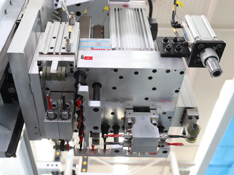 全自動(dòng)數(shù)控六面鉆孔機(jī) 全自動(dòng)數(shù)控六面鉆孔機(jī)