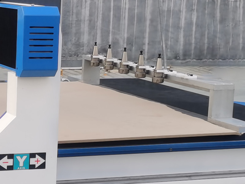 適合初學者的帶換刀裝置的4x4數控雕刻機工作臺套件