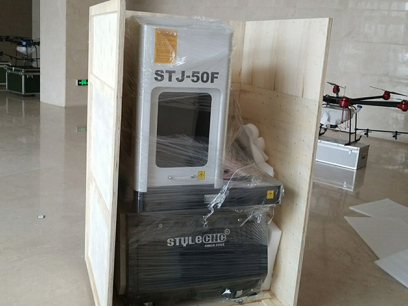 帶全封閉蓋的光纖激光雕刻機包裝 帶全封閉蓋的光纖激光雕刻機包裝