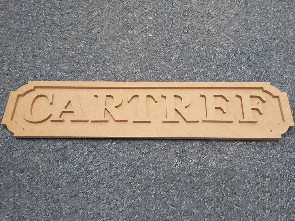 數控雕刻刻機雕刻 MDF 標牌項目