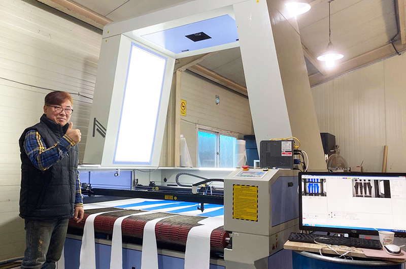 用于皮革切割項目的織物激光切割機(jī) 用于皮革切割項目的織物激光切割機(jī)