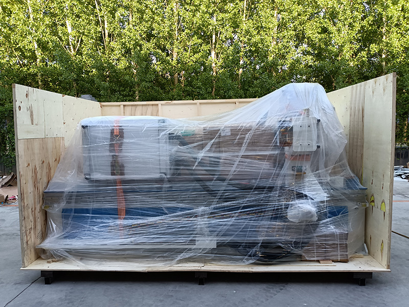 自動(dòng)換刀數(shù)控雕刻刻機(jī)的包裝 自動(dòng)換刀數(shù)控雕刻刻機(jī)的包裝