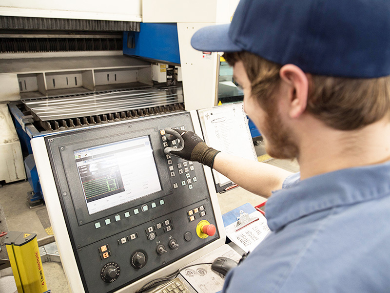 如何操作激光切割機