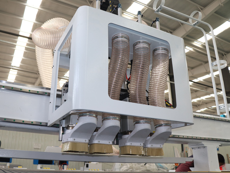 經濟型自動換刀數控雕刻刻機的 4 個主軸 經濟型自動換刀數控雕刻刻機的 4 個主軸