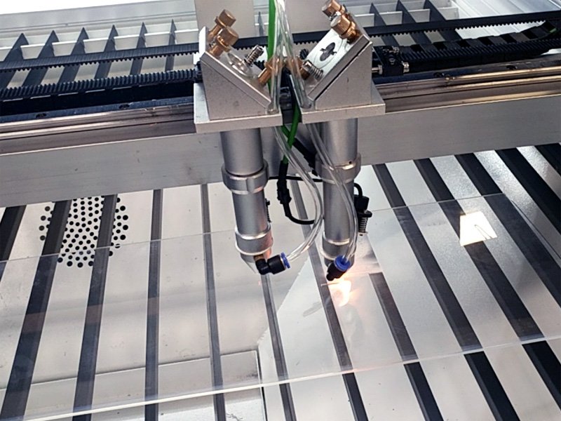 雙頭 CO2 紙張和紙板激光切割機(jī)