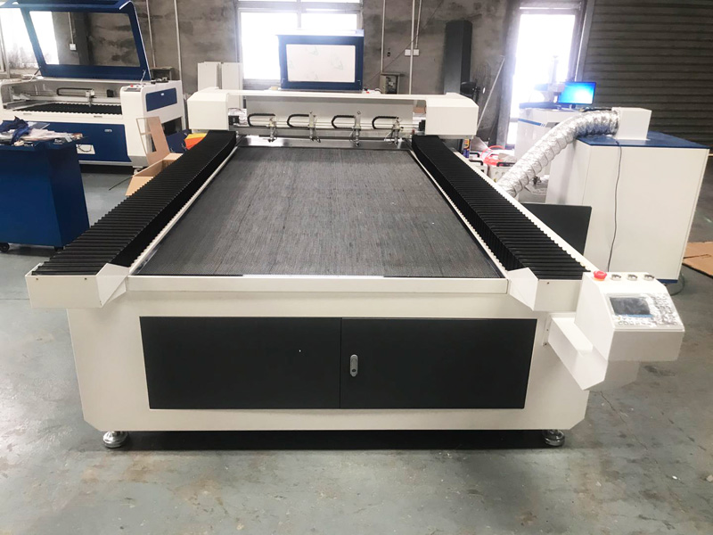 多頭 CO2 美國激光切割機 多頭 CO2 美國激光切割機