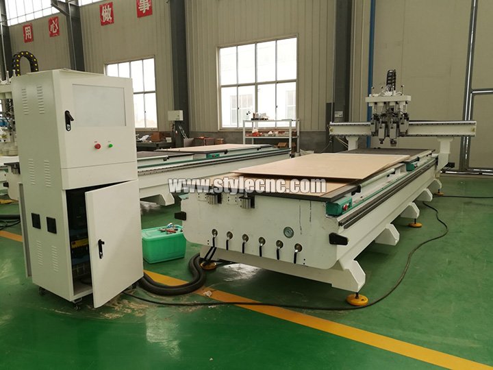 帶 4 個主軸的氣動自動換刀數控雕刻刻機