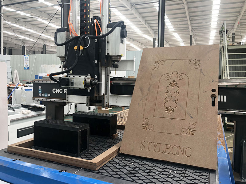 工業(yè) 4x8 用于木門制造項(xiàng)目的數(shù)控雕刻機(jī)機(jī) 工業(yè) 4x8 用于木門制造項(xiàng)目的數(shù)控雕刻機(jī)機(jī)