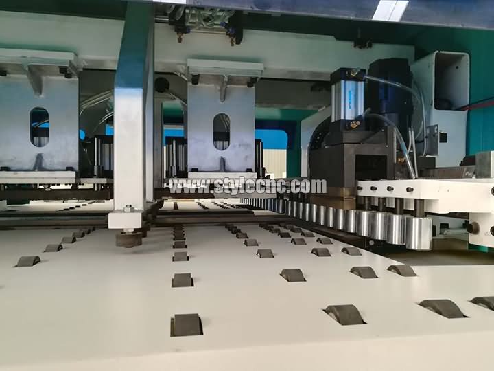 全自動(dòng)數(shù)控開槽機(jī) 全自動(dòng)數(shù)控開槽機(jī)