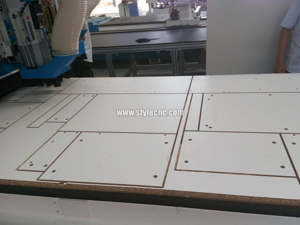 全智能數(shù)控雕刻機(jī)的自動(dòng)套料、開槽、切割、鉆孔和開槽