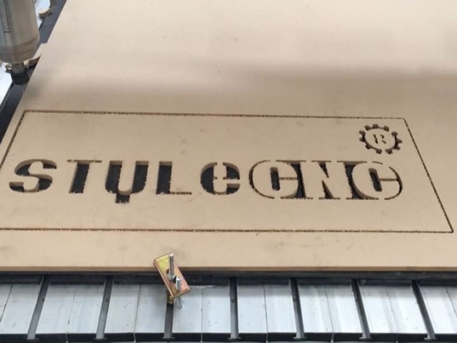 用于木質標牌切割項目的數控雕刻機 用于木質標牌切割項目的數控雕刻機