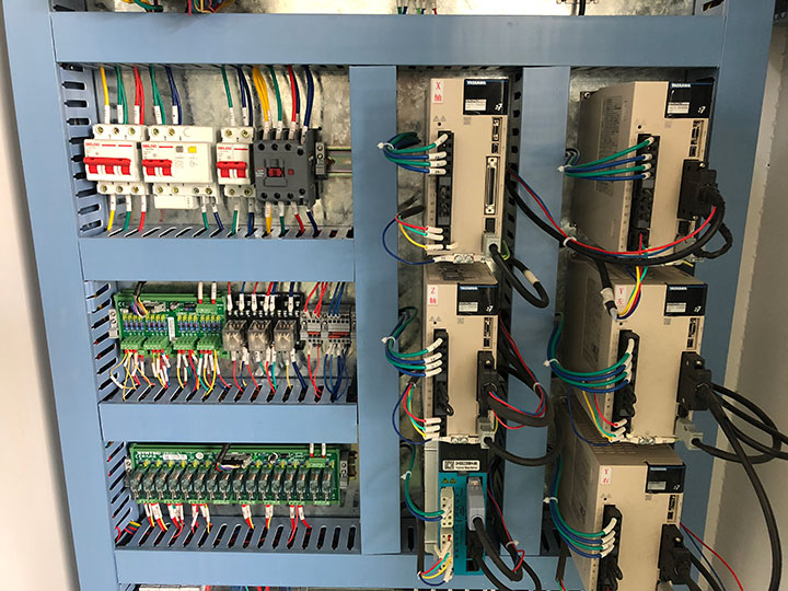 日本YASKAWA伺服電機CNC木工加工中心 日本YASKAWA伺服電機CNC木工加工中心