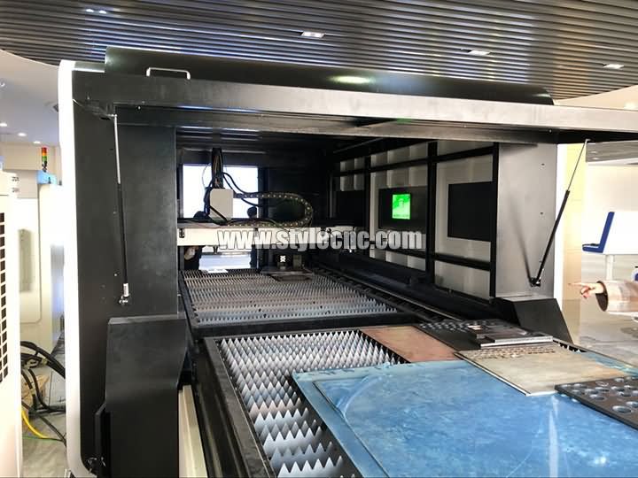 4000W 帶有 IPG 激光源的光纖激光切割系統