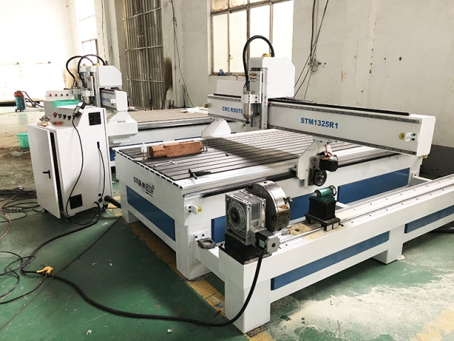 英國一款出色的旋轉四軸數控雕刻機