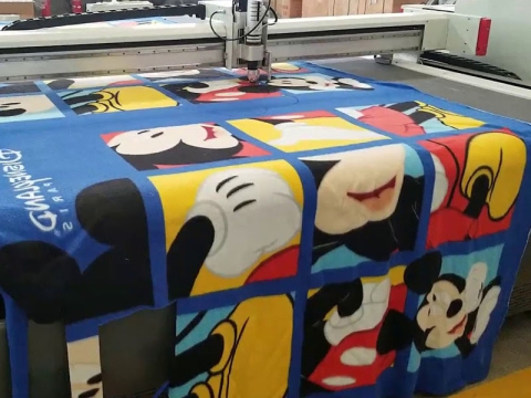 數(shù)控毛毯切割機(jī)與振動(dòng)刀切割機(jī) 數(shù)控毛毯切割機(jī)與振動(dòng)刀切割機(jī)