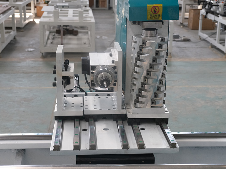 3 個(gè)獨(dú)立控制的切削刀具 3 個(gè)獨(dú)立控制的切削刀具