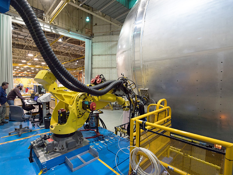 火箭焊接激光焊接機器人 火箭焊接激光焊接機器人