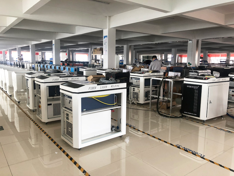 手持式激光焊接機(jī) 手持式激光焊接機(jī)