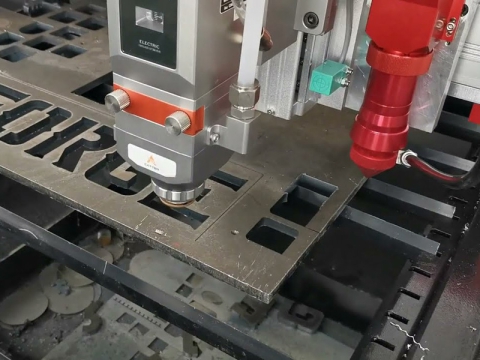 CO2 和光纖組合激光切割機，適用于金屬和木材