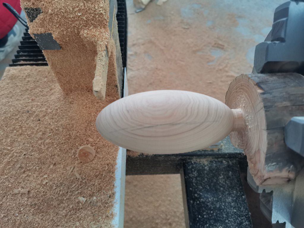 適合業(yè)余愛(ài)好者制作天然橢圓形木珠的小型木工車(chē)床