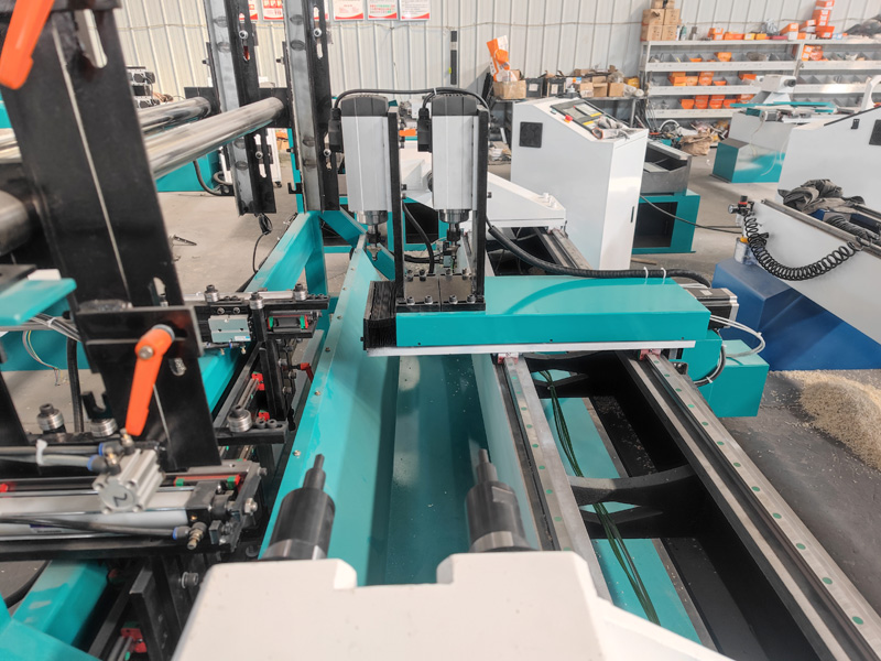 用于制作臺球桿的雙主軸數控木工車床 用于制作臺球桿的雙主軸數控木工車床