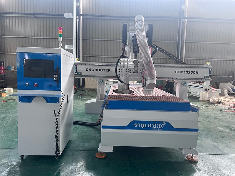 4x8 木工數控雕刻機工作臺 1325 帶線性自動換刀裝置