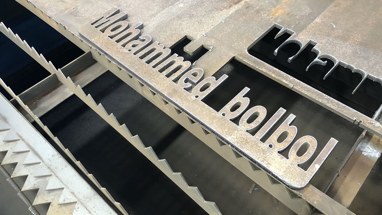 工業(yè)數(shù)控等離子切割工作臺,配備 Hypertherm 等離子切割機(jī) 工業(yè)數(shù)控等離子切割工作臺,配備 Hypertherm 等離子切割機(jī)