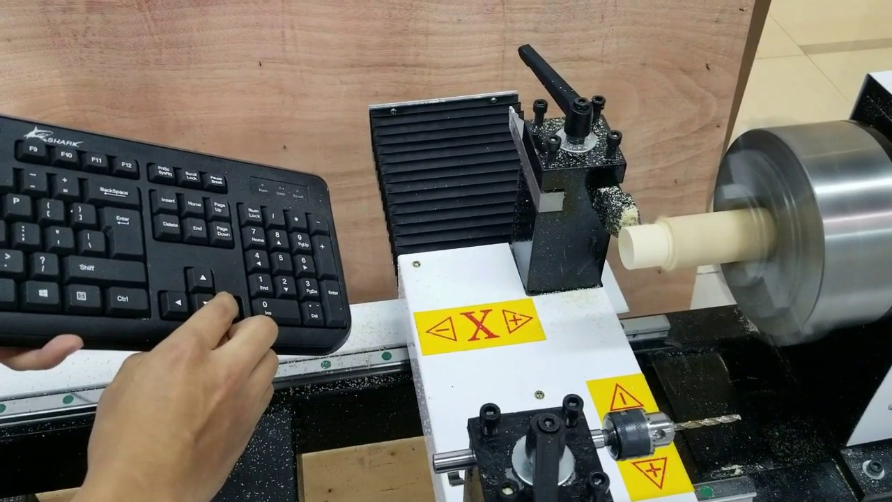 適合初學者的迷你木工車床 - 設置和演示 適合初學者的迷你木工車床 - 設置和演示