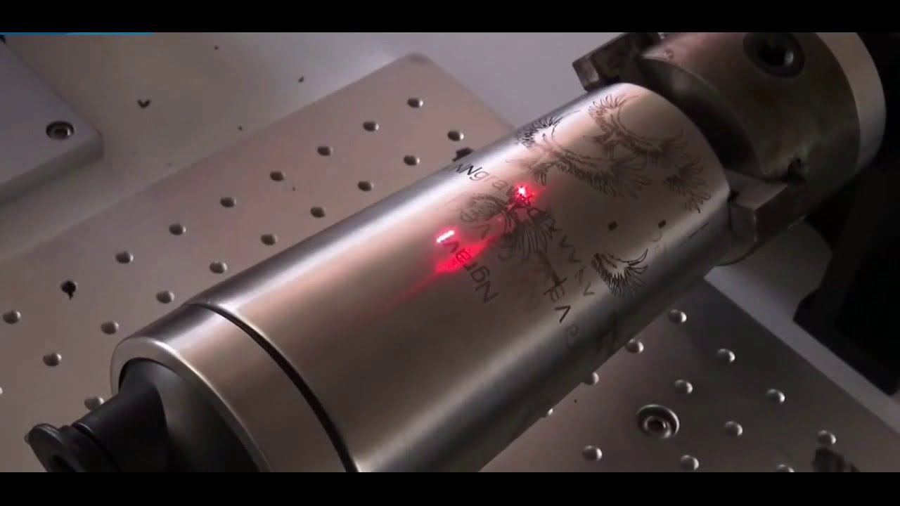 如何使用旋轉激光雕刻機在杯子上雕刻照片？