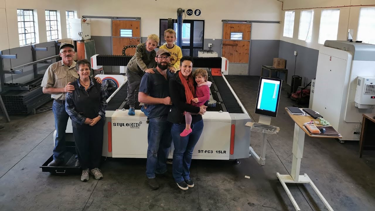 ST-FC3015LR 南非的金屬激光切割機評論 ST-FC3015LR 南非的金屬激光切割機評論