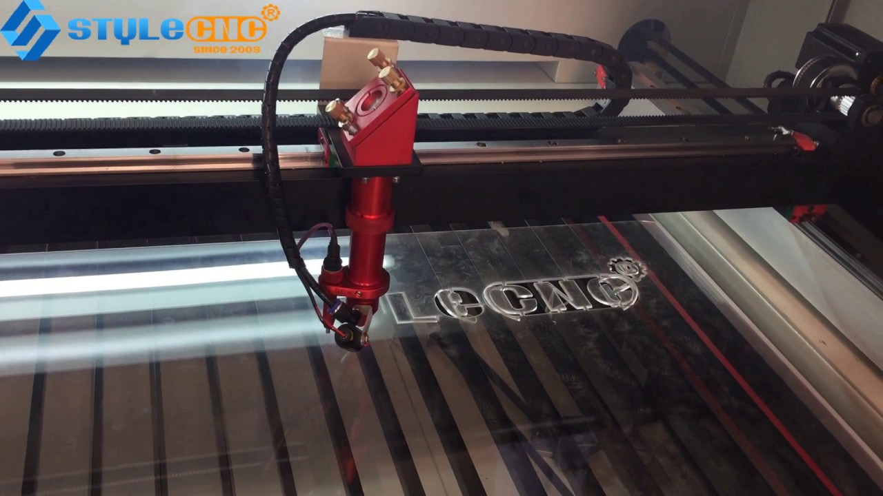 STJ1390-2 雙頭激光機(jī)切割亞克力標(biāo)牌