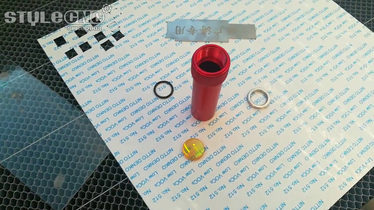 如何清潔鏡子和鏡頭 CO2 激光切割機(jī)？