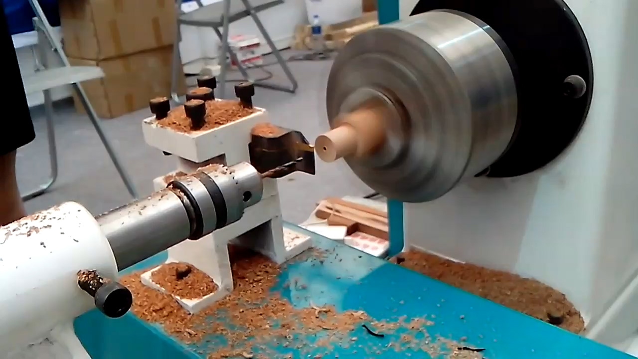 迷你臺(tái)式木工車床,適用于小型木制工藝品和藝術(shù)品 迷你臺(tái)式木工車床,適用于小型木制工藝品和藝術(shù)品