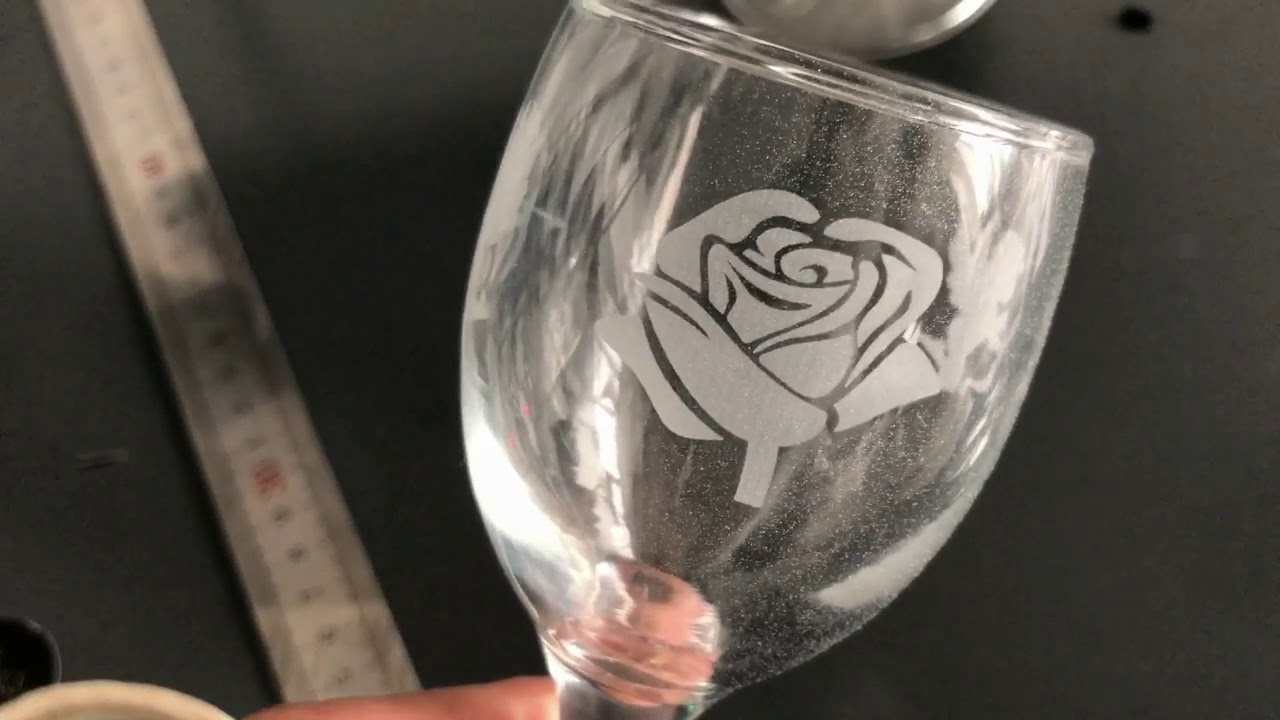 用于定制酒杯雕刻的超精細紫外激光蝕刻機