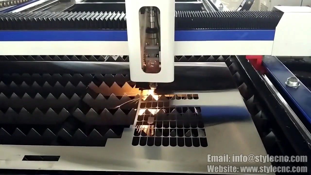 1mm 帶光纖激光器的不銹鋼激光切割機