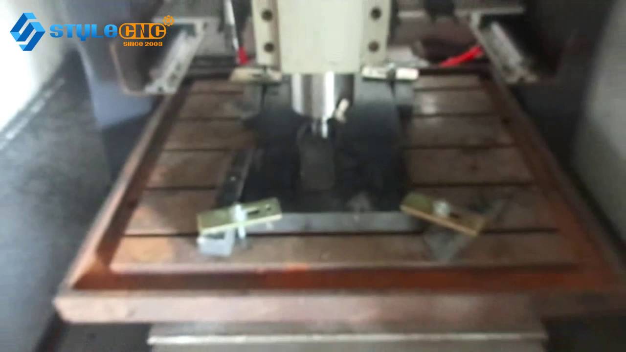 帶自動(dòng)換刀裝置的自動(dòng)換刀CNC 鞋模制造機(jī)